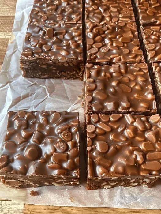 Baked Chocolate Peanut Butter Crunch Bars